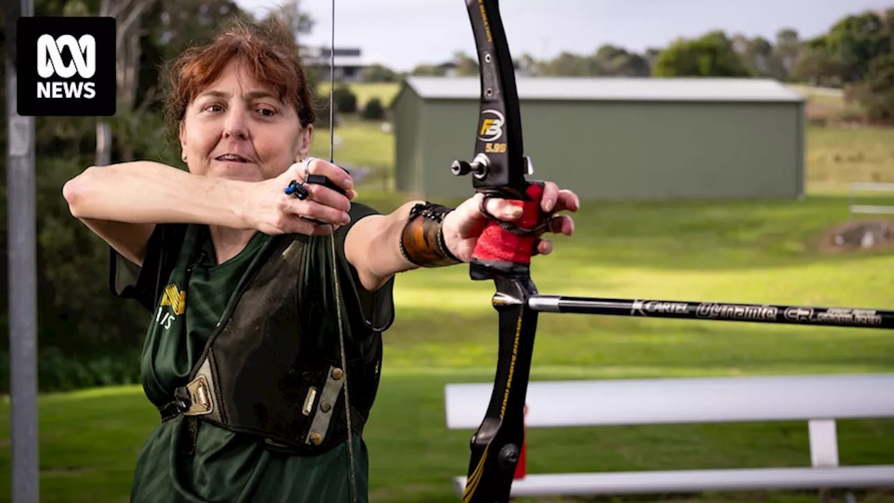 How opera singer Janelle Colquhoun became national champion archer after losing her sight