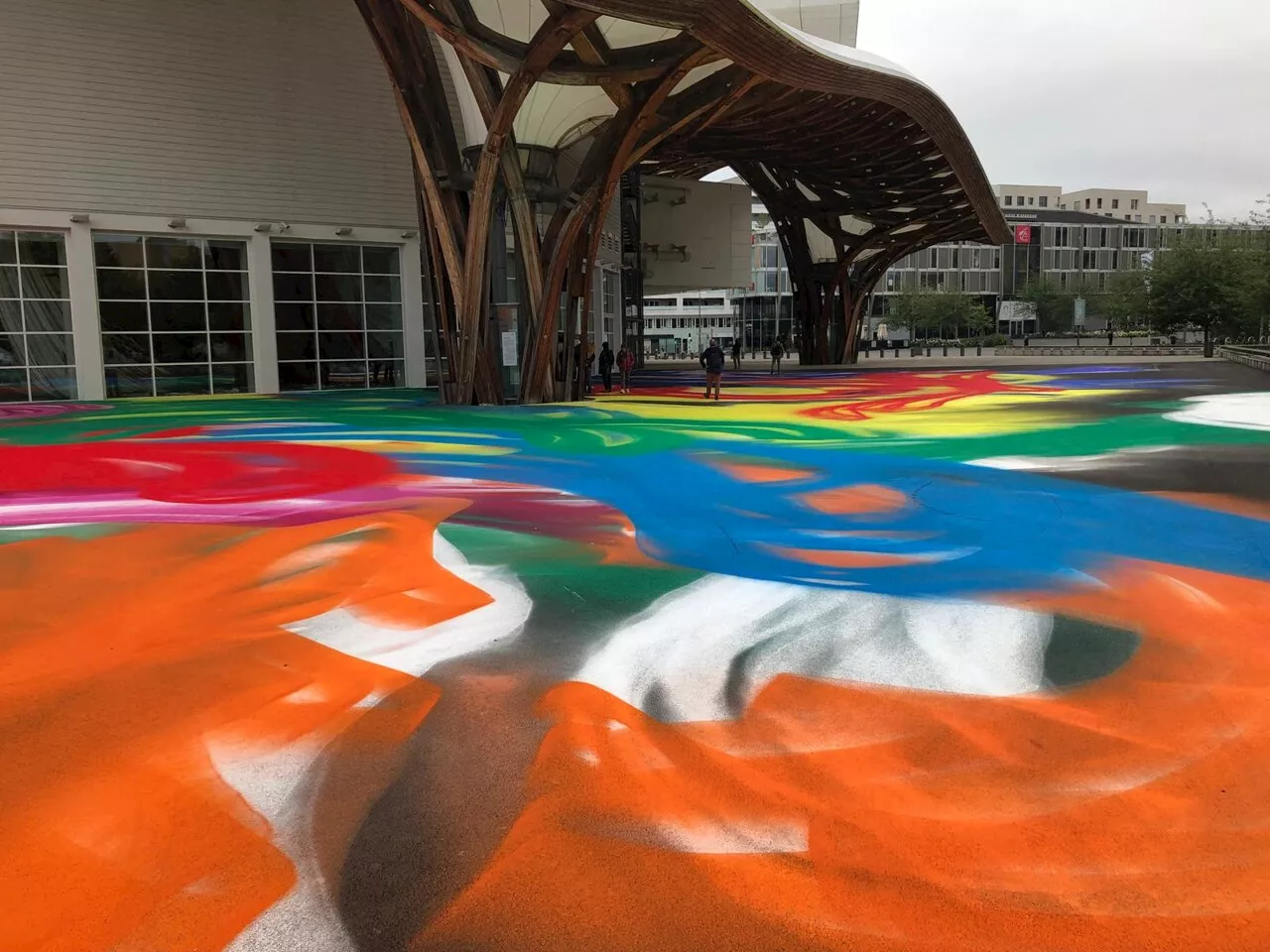 Metz : c'est quoi cette immense peinture à côté du centre Pompidou ?