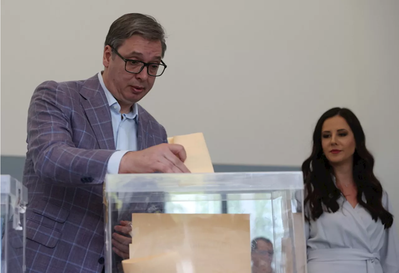 Il partito Sns di Vucic trionfa a Belgrado, dai primi dati