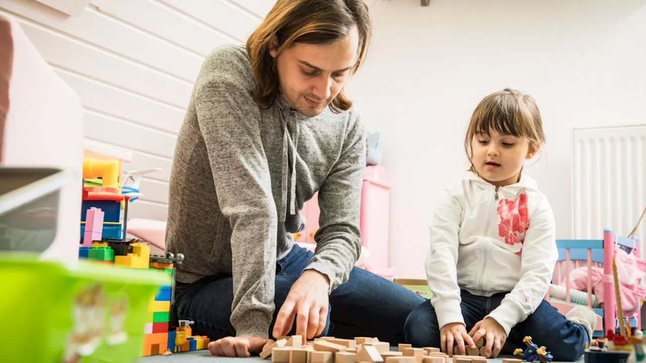 Umfrage: Kinderbetreuung bringt Eltern im Job oft Nachteile