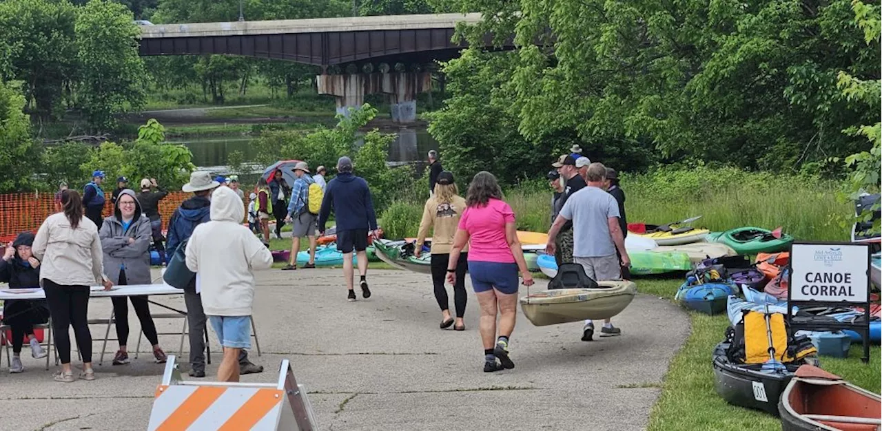 Paddlers take to the Fox River for Mid-America Canoe and Kayak Race