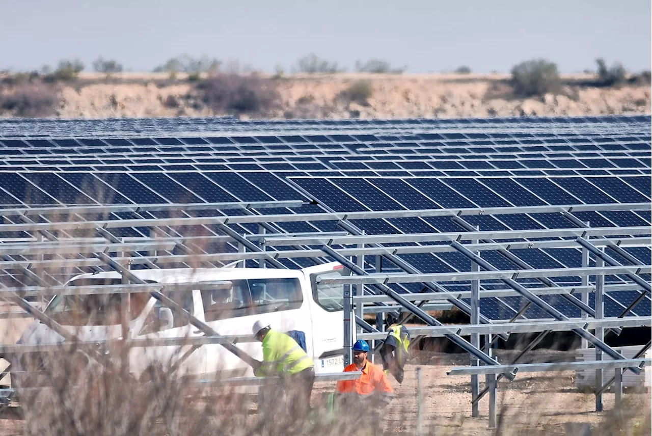 La lotería de las renovables dibuja un nuevo futuro para la industria en España