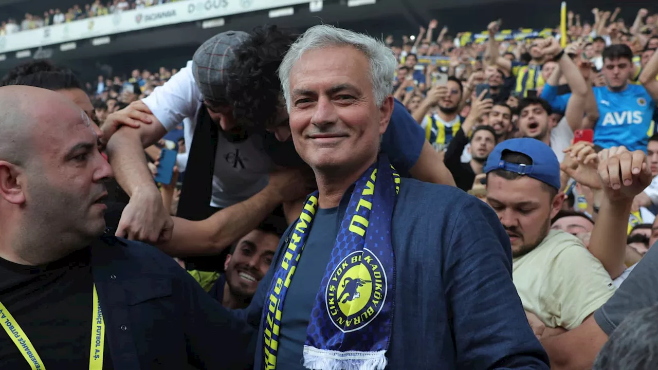 – Inspired Jose Mourinho gives first address to Fenerbahce fans at unveiling