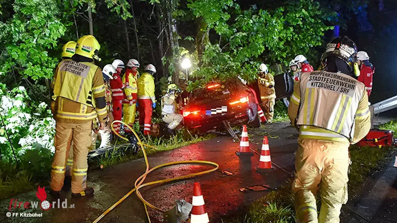 Tirol: Eingeklemmte Person nach Pkw-Kollision mit Baum auf der B 161 in Jochberg