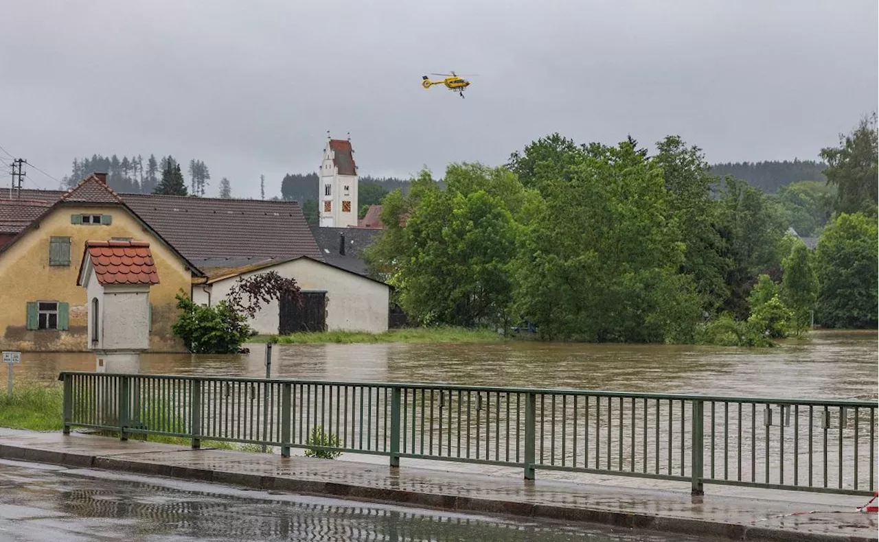 Thousands evacuated in southern Germany floods; rescue worker dies