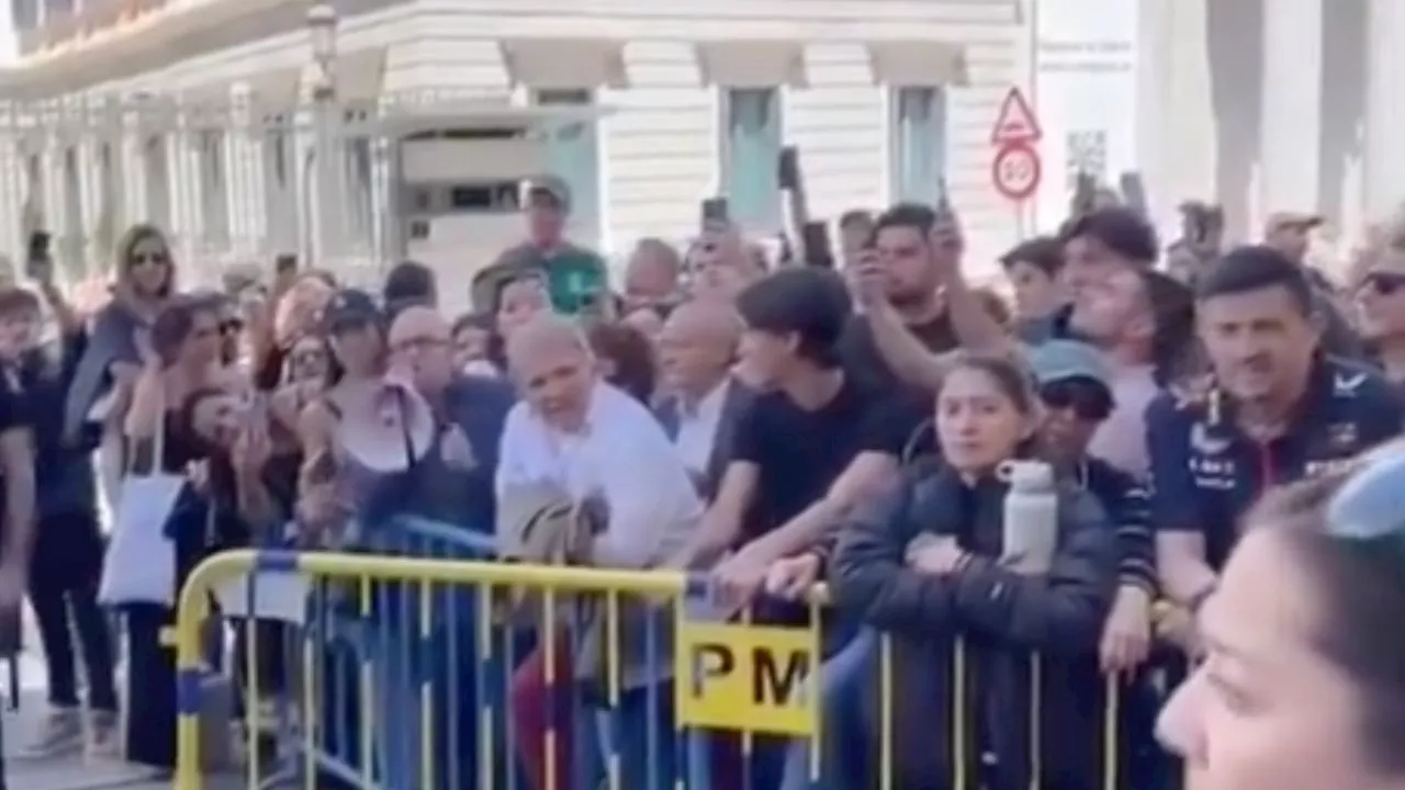 Mexicanos protestan frente a la Embajada de México en España: &quot;¡Queremos votar!&quot;