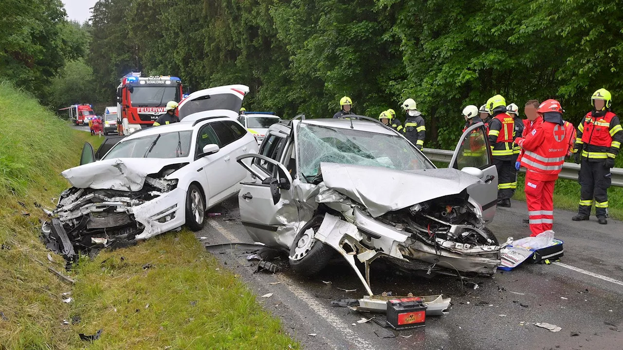 Schwerer Crash mit zehn Verletzten, darunter ein Baby