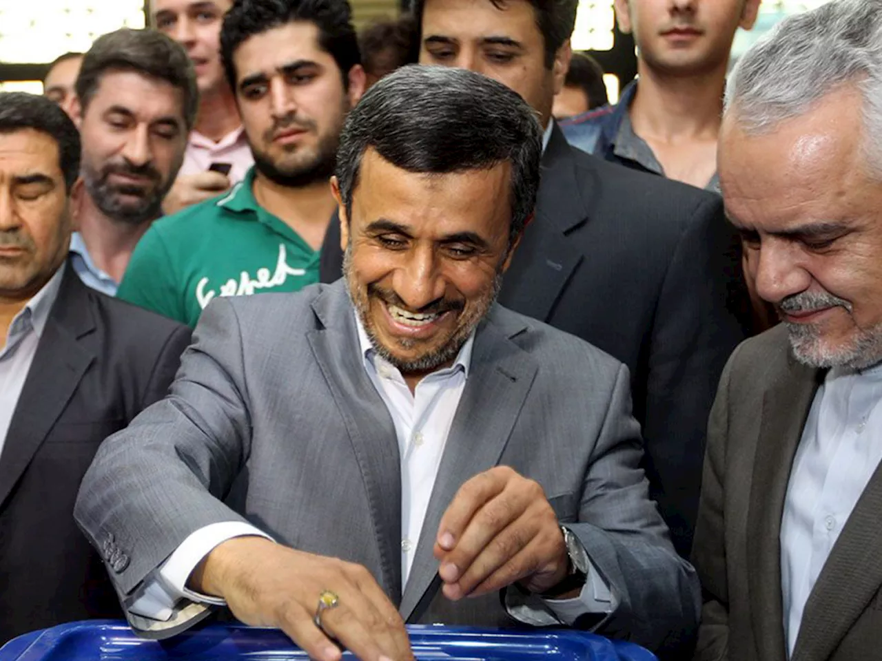 Ahmadinejad ci riprova: presenta la sua candidatura alle presidenziali iraniane