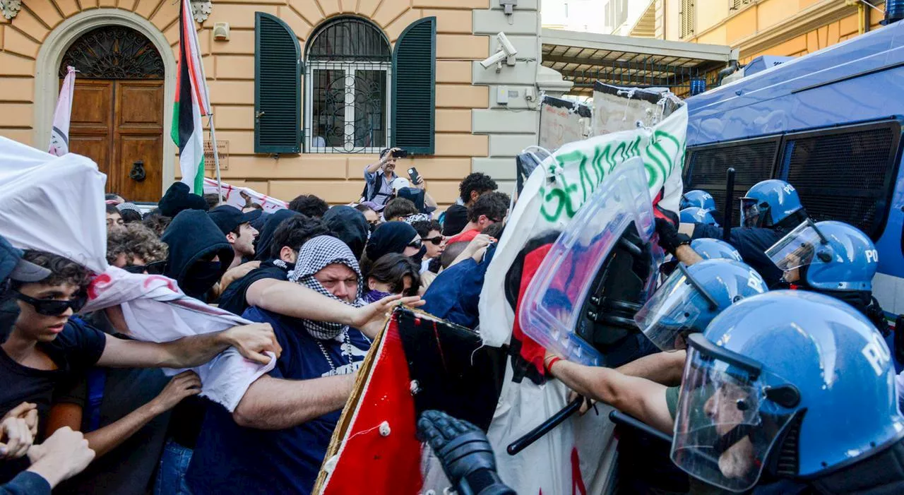 Roma, bombe carta e scontri al corteo dei pro Gaza: migliaia alla manifestazione contro la guerra