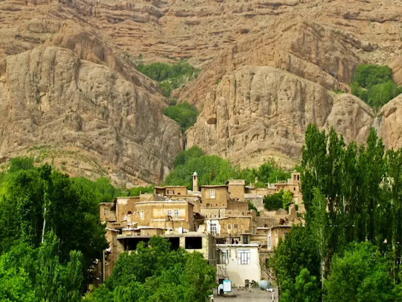 راهنمای گردش در کوچه باغ های قلات شیراز