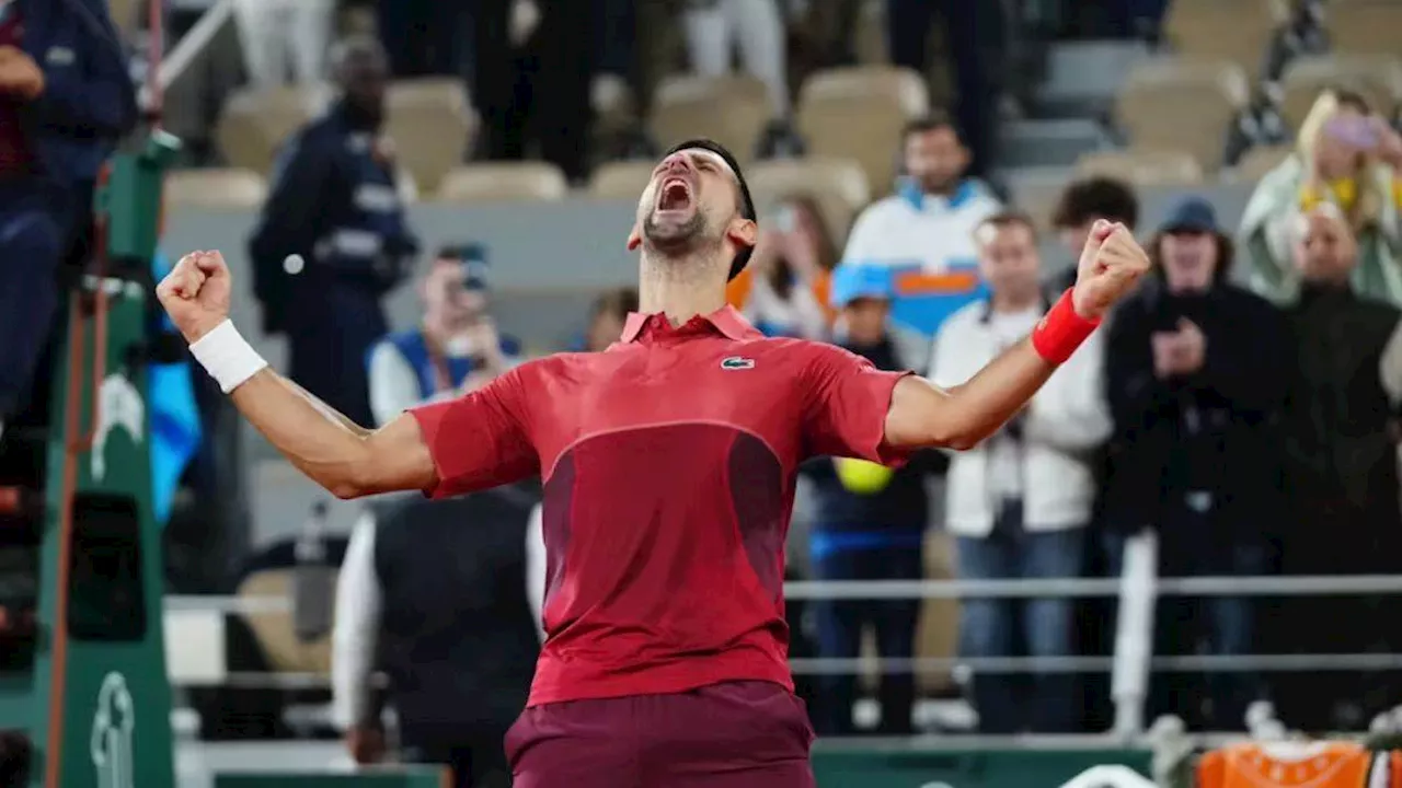 French Open: Novak Djokovic को जीत के लिए बहाना पड़ा पसीना, साढ़े चार घंटे की लड़ाई के बाद की रोजर फेडरर की बराबरी