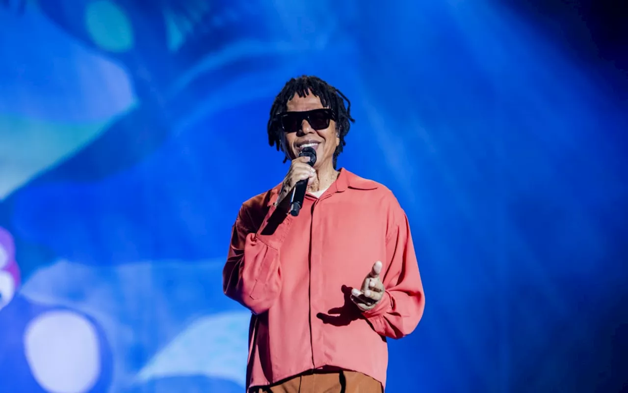 Djavan veta transmissão de show em Copacabana e web reage: 'Falta de respeito'