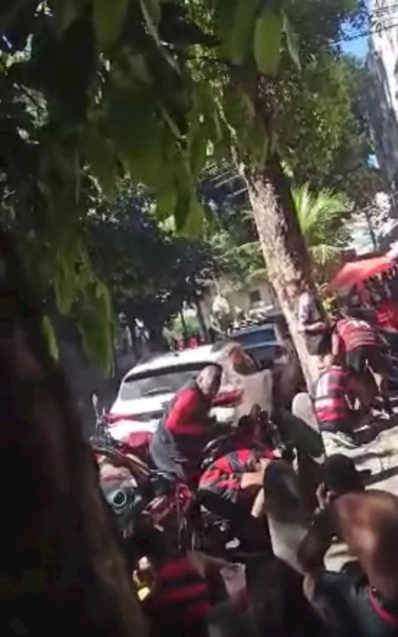 Polícia prende 26 suspeitos em briga de torcida antes da partida entre Flamengo e Vasco