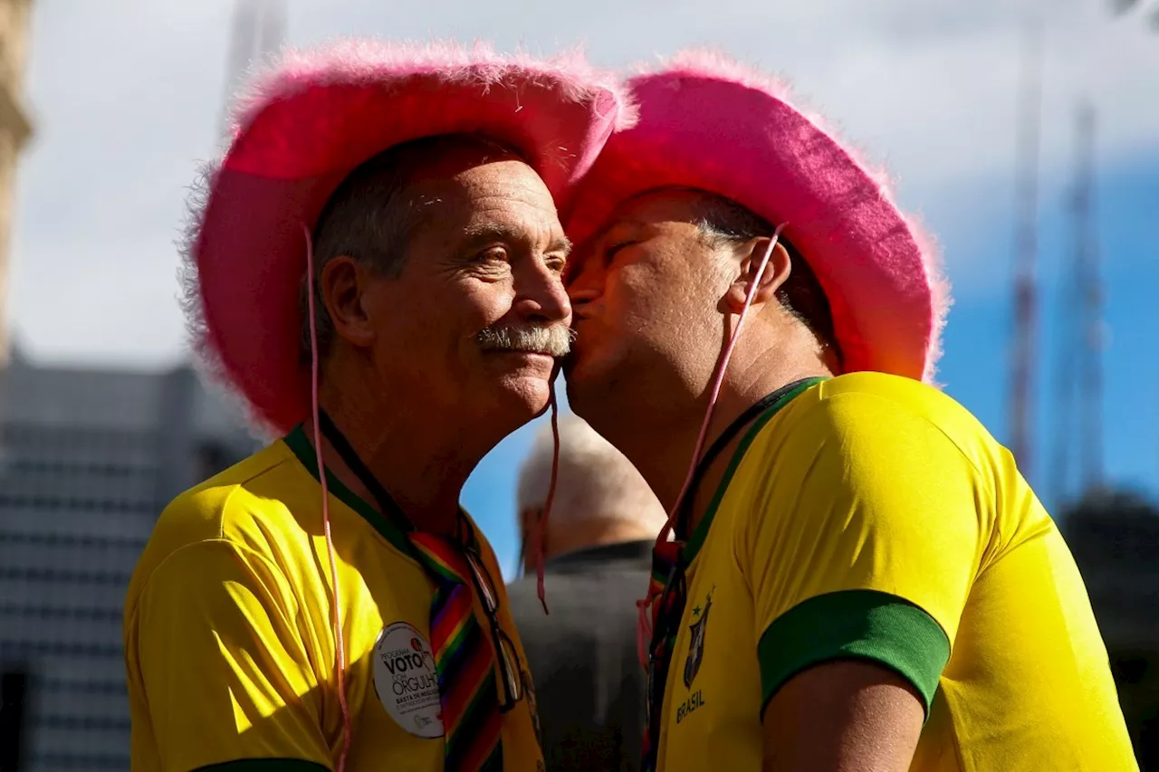 Parada LGBTQIA+ veste São Paulo de verde e amarelo; veja fotos