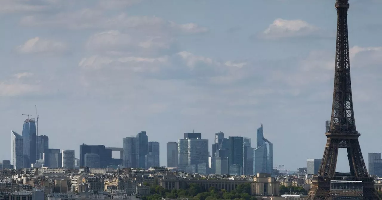 Fünf Särge nahe Eiffelturm abgestellt: Drei Männer festgenommen