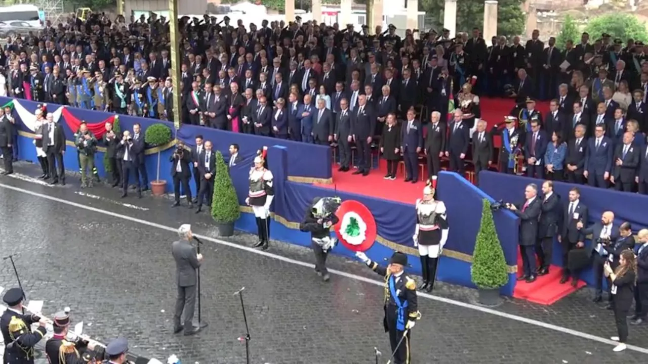 2 Giugno, Claudio Baglioni canta l'Inno Nazionale davanti a Mattarella