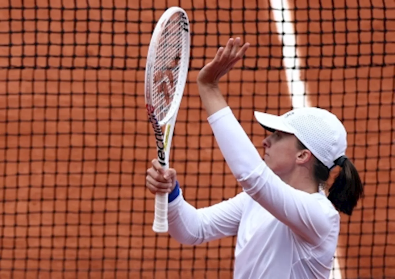 Swiatek demolishes Potapova in 40 minutes to reach French Open quarter-finals