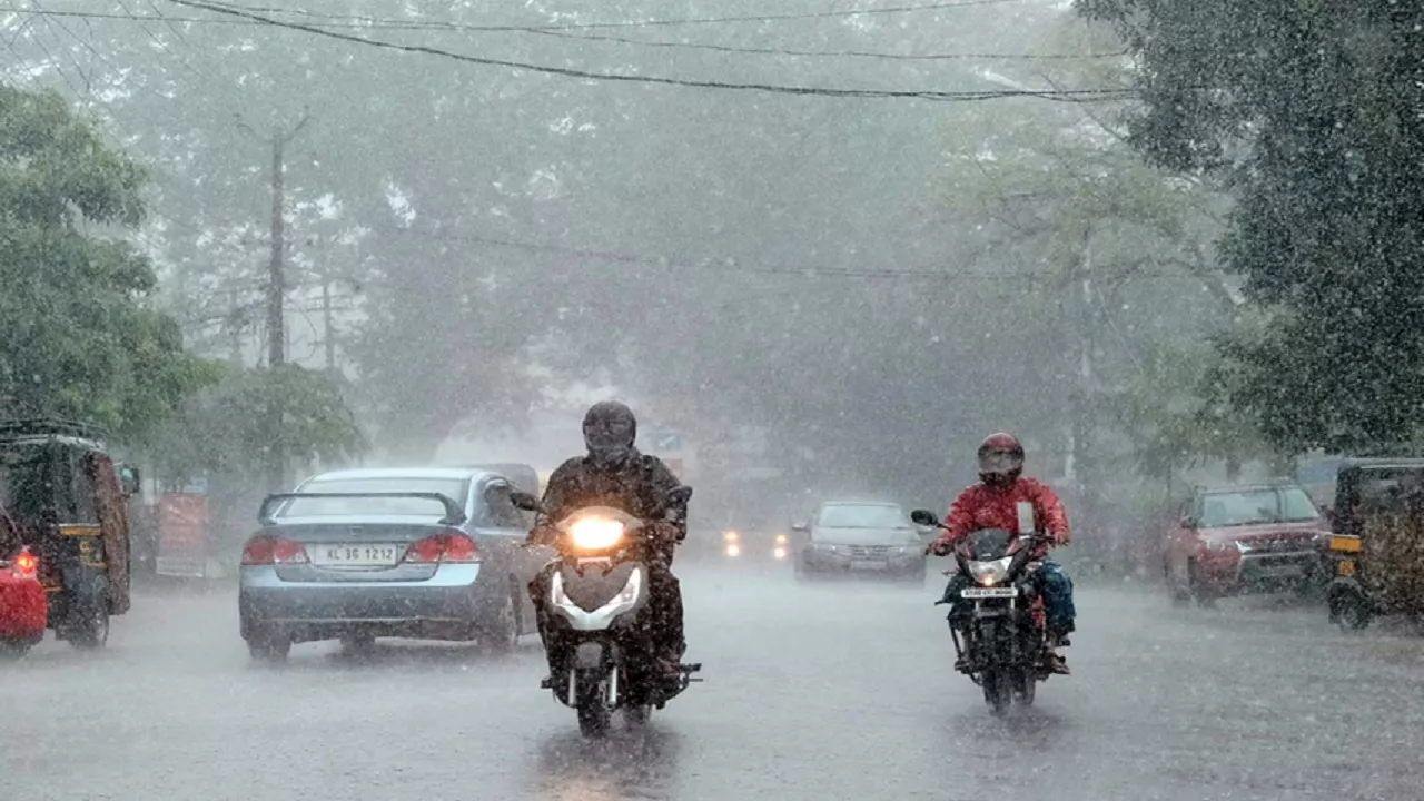 Weather Update: यूपी-बिहार समेत इन राज्यों को मिलेगी भीषण गर्मी से राहत, IMD ने जारी किया अलर्ट