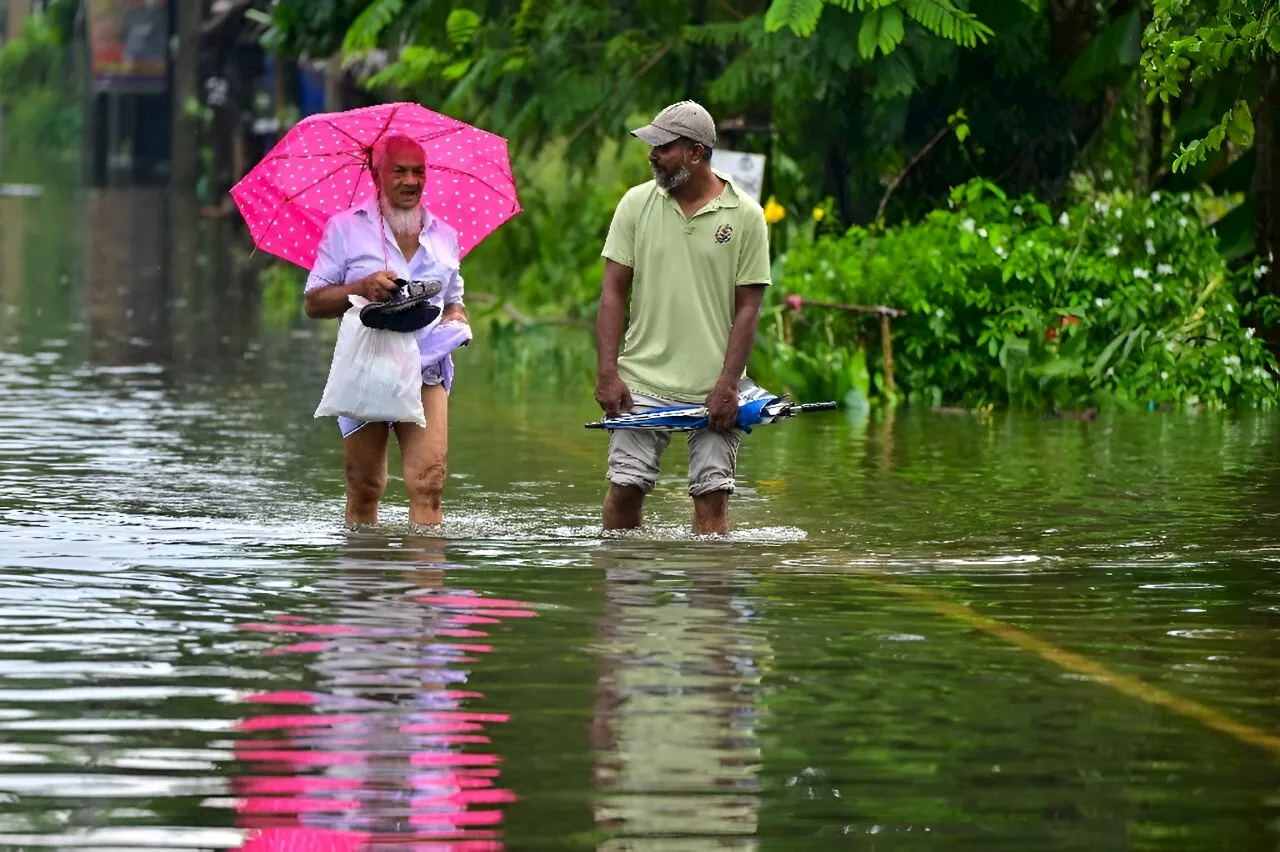 Sri Lanka monsoon floods kill 14, schools shut