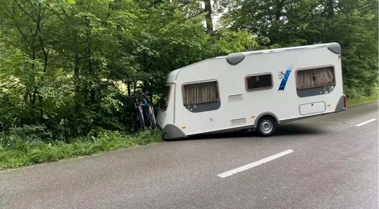 Unfall in Schaffhausen SH: Wohnanhänger löst sich von Kupplung