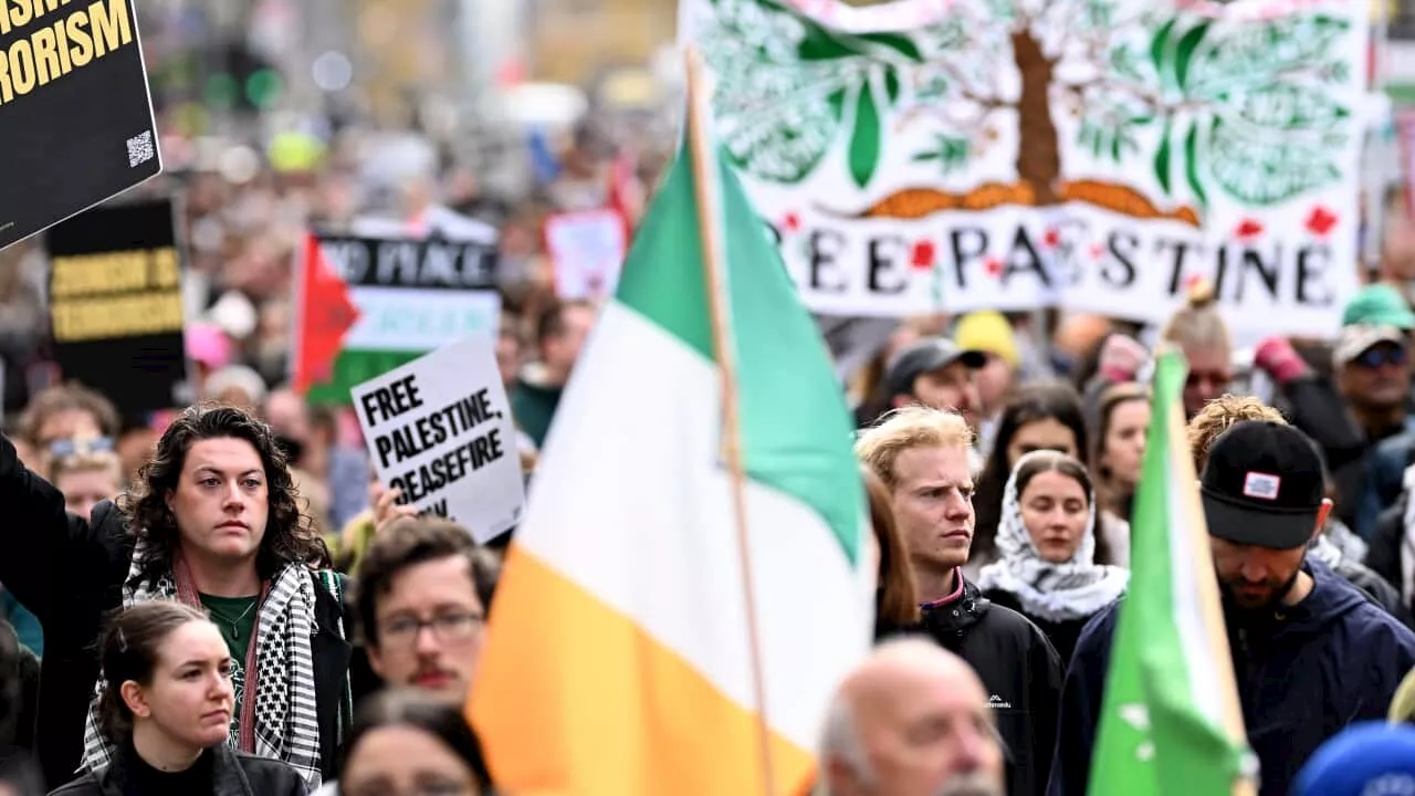 Thousands of pro-Palestinian protesters shut down major intersection in Melbourne