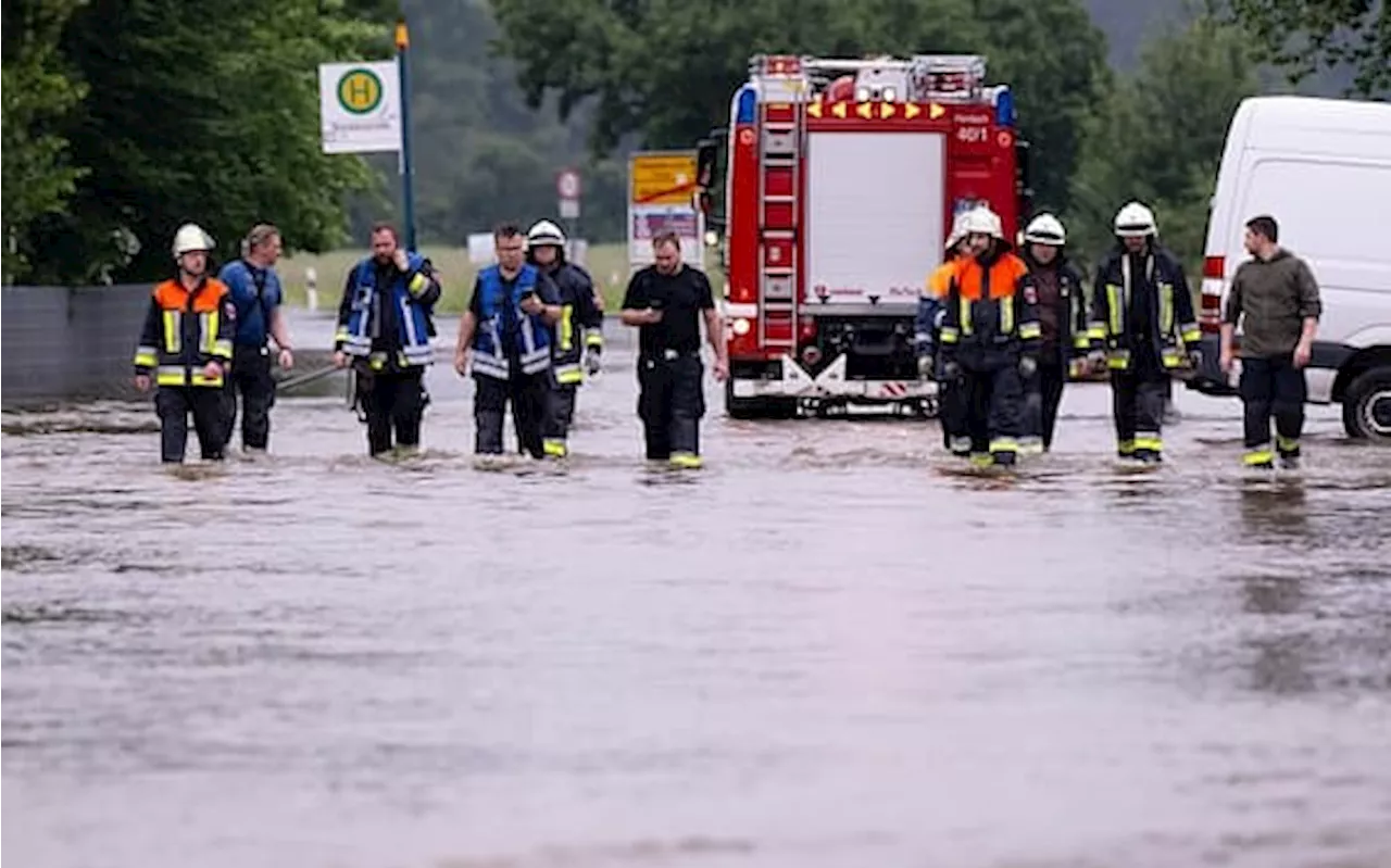 Alluvioni in Germania, emergenza in comuni Baviera: morto un pompiere