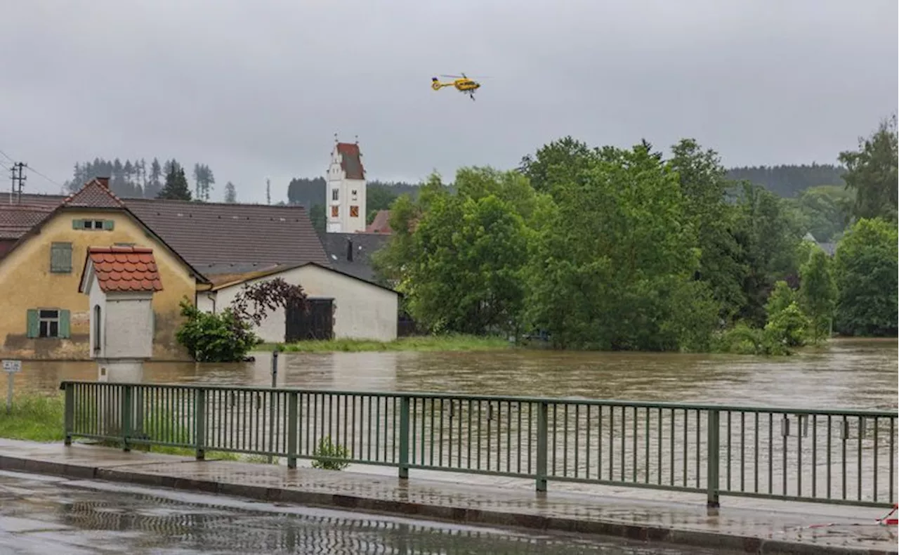 Rescue worker dies in southern Germany floods