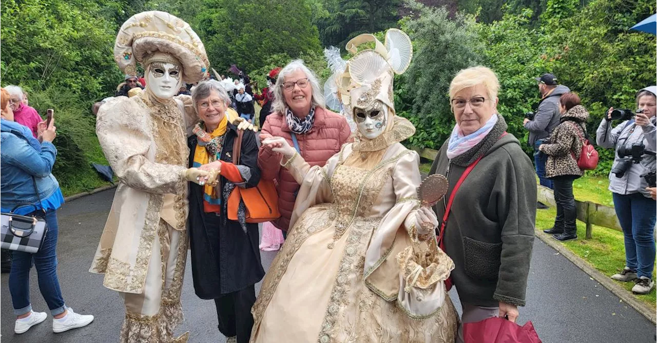 Malgré la pluie, la parade « Venise à Mouscron » est venue colorer le parc communal : « Ça fait un an que je