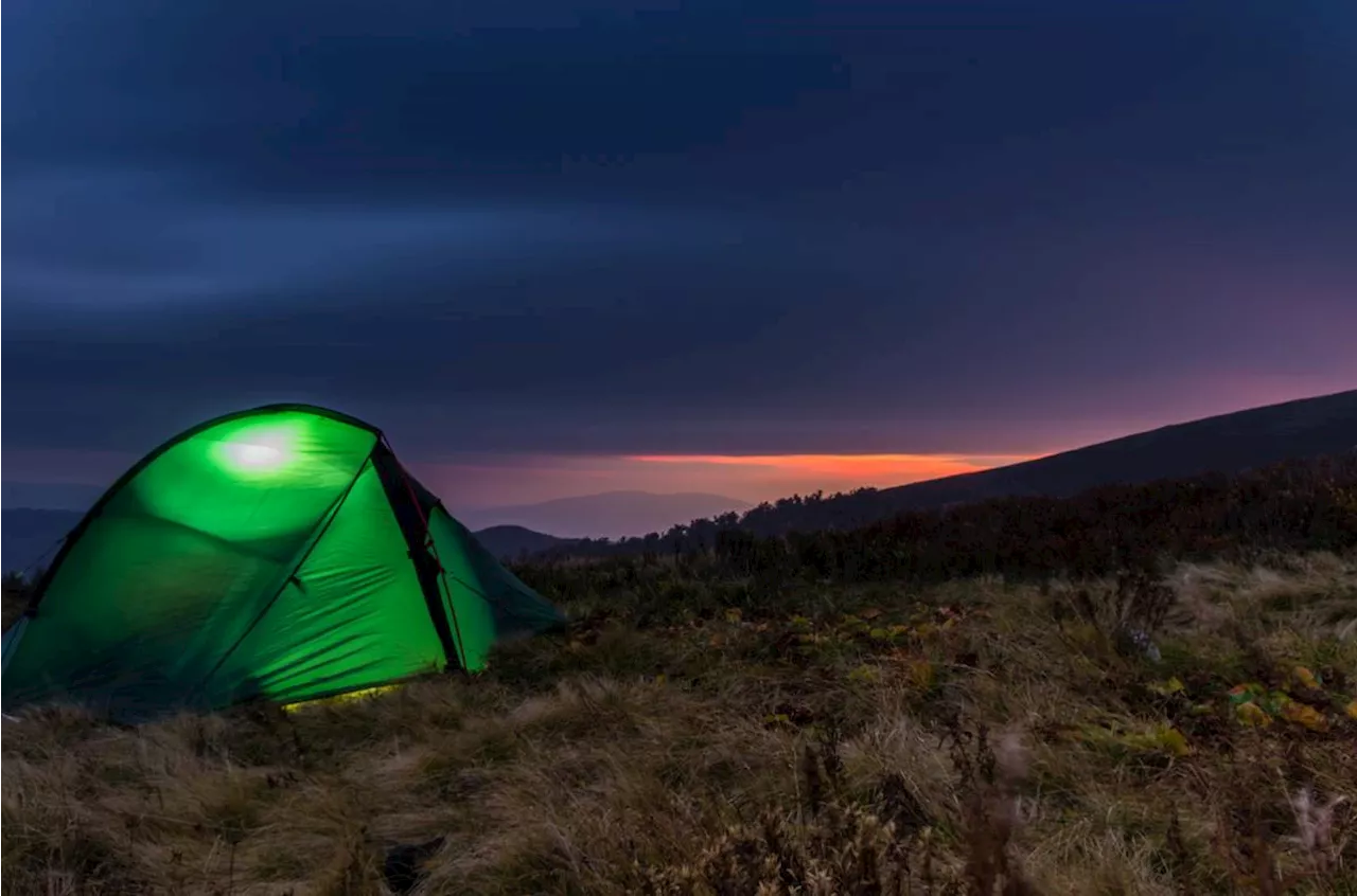 Une lame a transpercé la toile de tente, « j’ai eu la peur de ma vie » : deux hommes agressés en plein bivouac en montagne