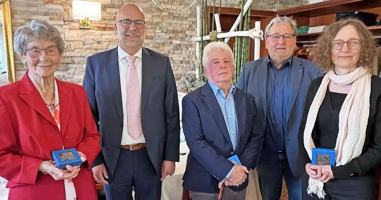 Bürgermedaille an drei Persönlichkeiten in Homburg verliehen