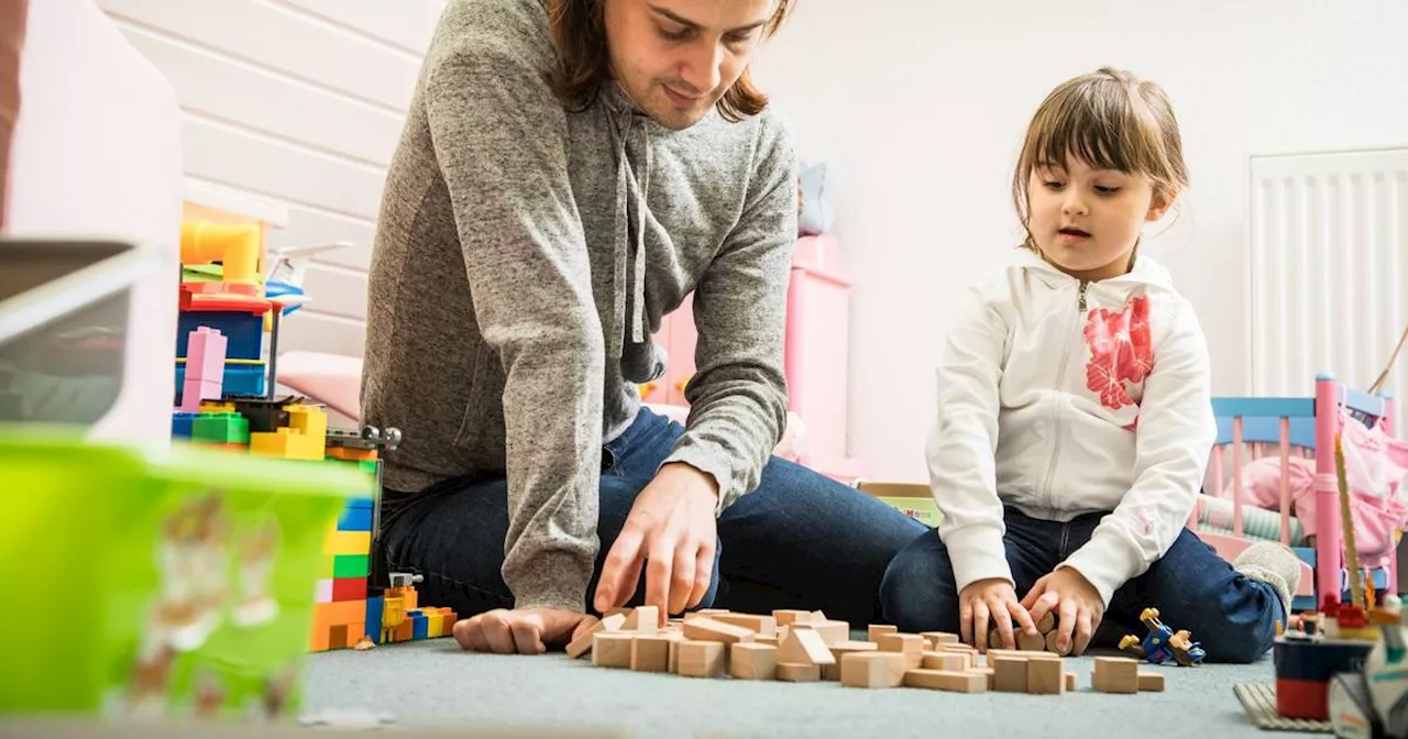 Umfrage: Kinderbetreuung bringt Eltern im Job oft Nachteile