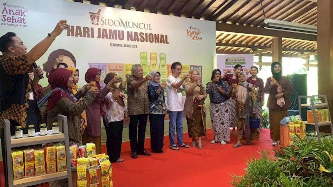 Perusahaan Jamu Ini Peringati Hari Jamu Nasional Bersama 100 Pedagang Jamu di Semarang