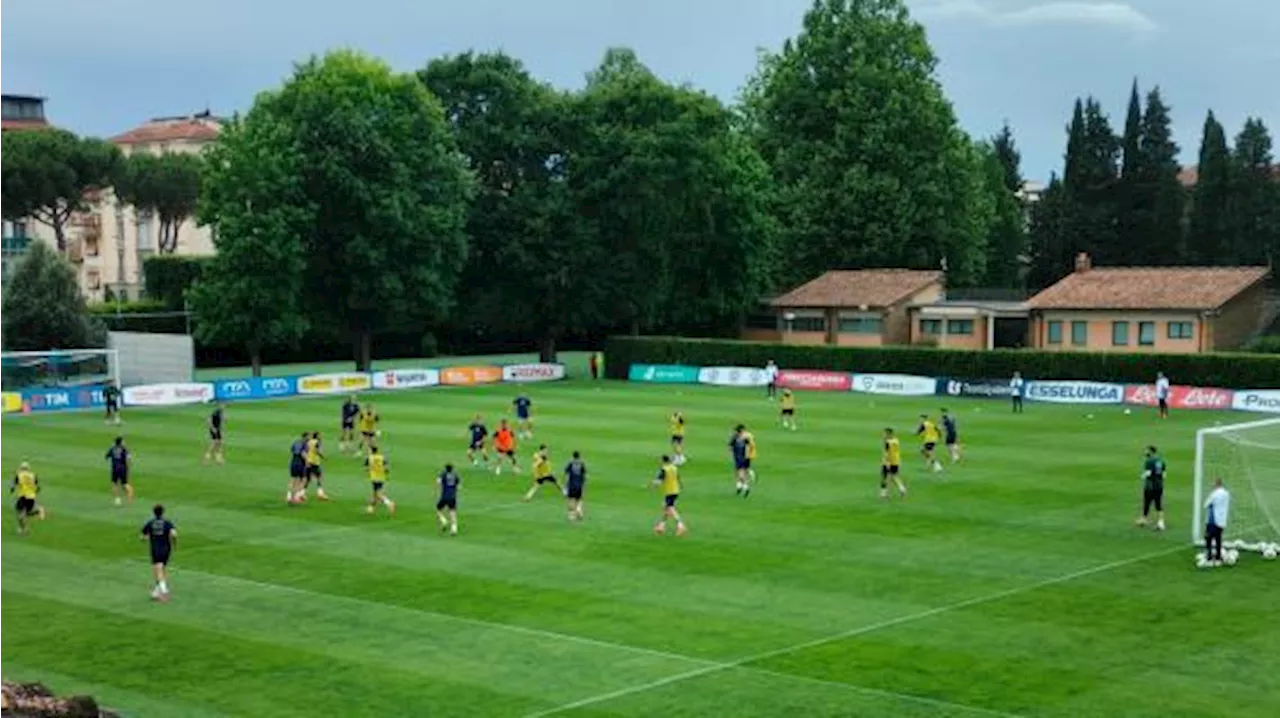 Nazionale al lavoro a Coverciano: 11 contro 11 più Orsolini, Spalletti allena il possesso veloce