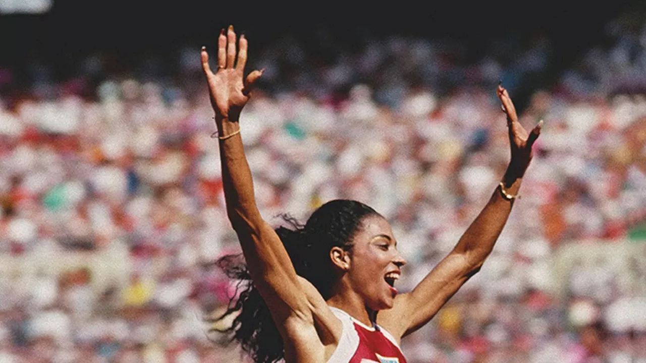 14 Rare, Emotional Photos of Olympic Athletes Throughout History