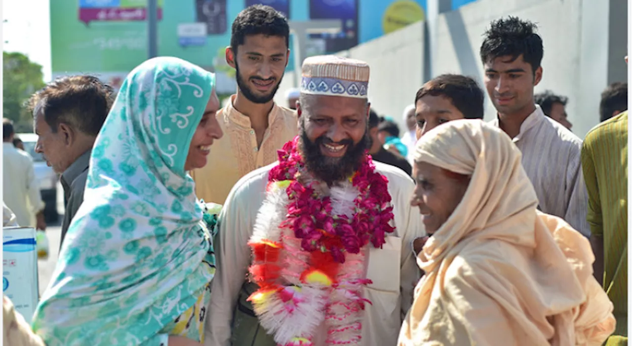 First Hajj flight carrying 354 Hajis lands at Lahore Airport