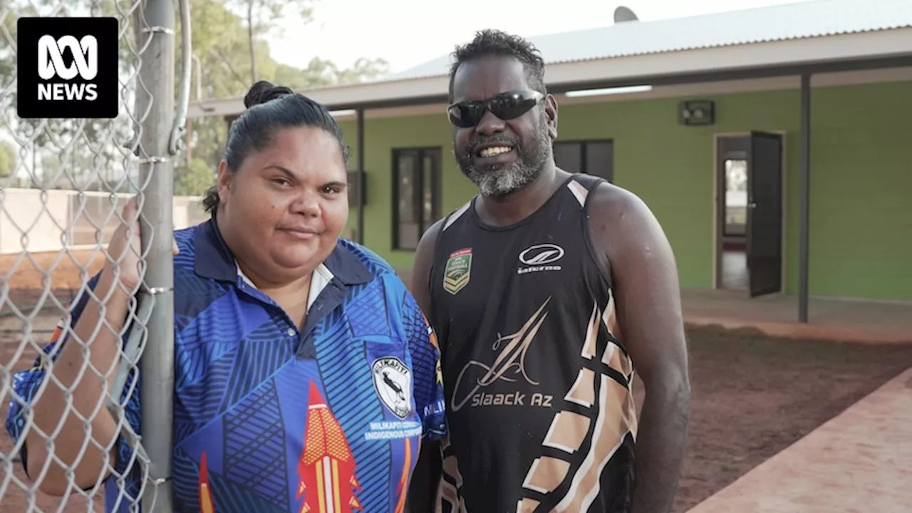 NT, federal governments gather with land councils on Tiwi Islands to sign major housing deal