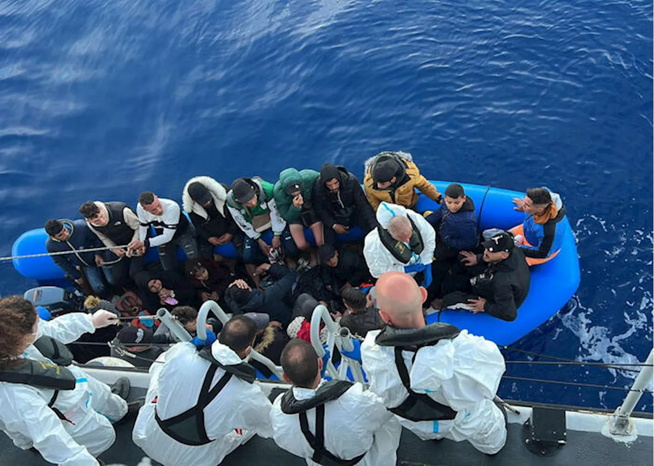 Almeno 88 migranti sbarcano a Lampedusa in 24 ore