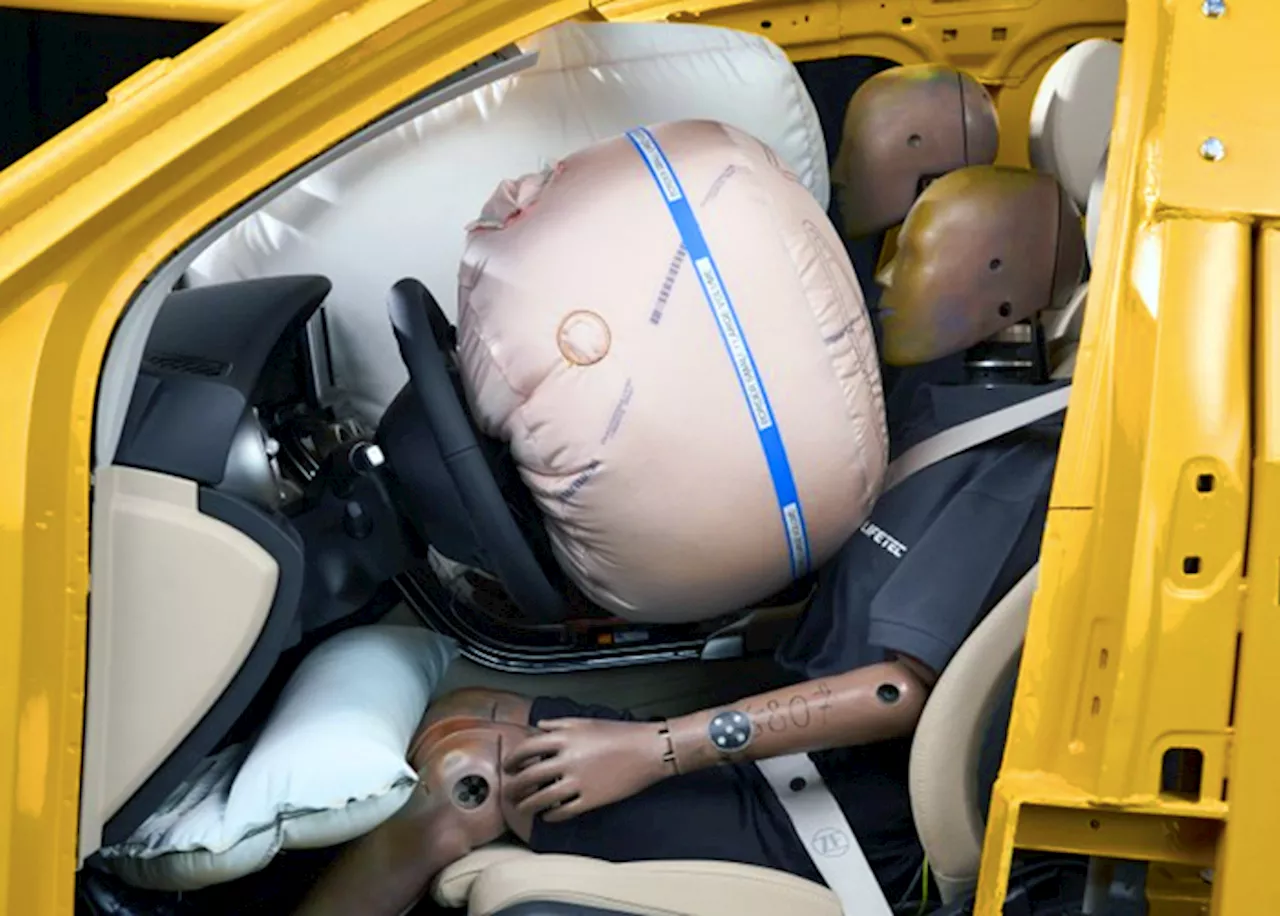 Auto autonome, c'è l'airbag che protegge chi siede sdraiato