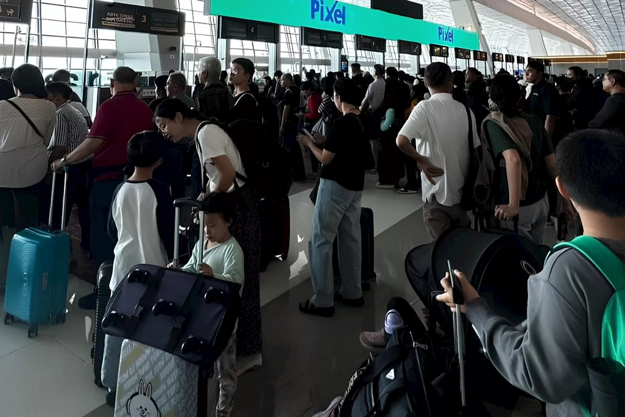 Penumpang di Bandara Soetta menumpuk akibat gangguan server PDN