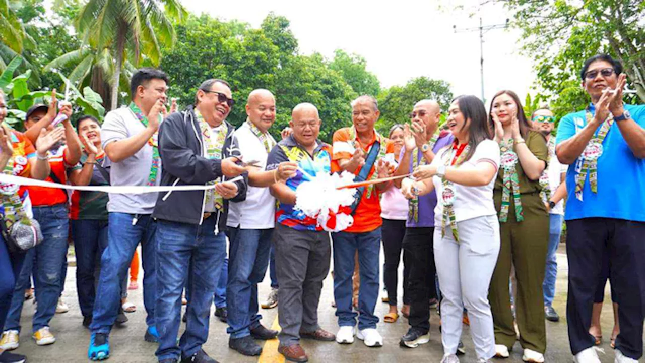 New road in World Bank agriculture program links Davao del Sur fruit producers to markets