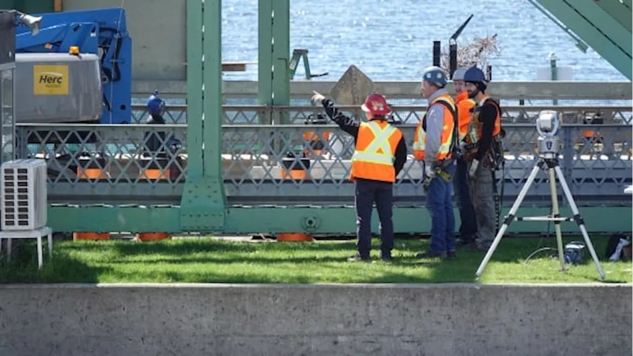 Boats freed as LaSalle Causeway reopens to marine traffic