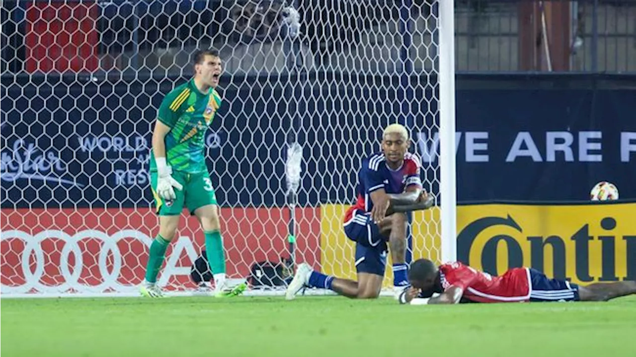 Kiper Indonesia Maarten Paes Jadi Pahlawan, Dallas Bantai Minnesota