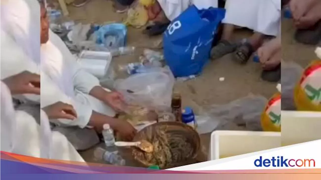 Viral Emak-emak Madura Diduga Jemaah Haji Nyambi Jualan Rujak di Arab Saudi