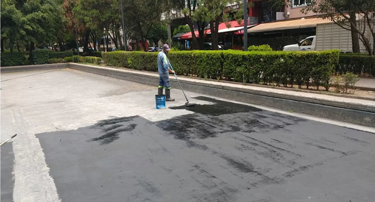 Dan mantenimiento a espejos de agua del Parque Lincoln en Polanco