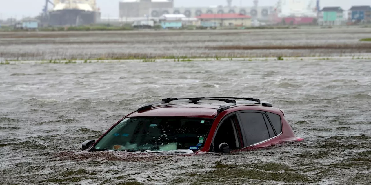 Alberto, season’s first named tropical storm, dumps rain on Texas and Mexico, which reports 3 deaths