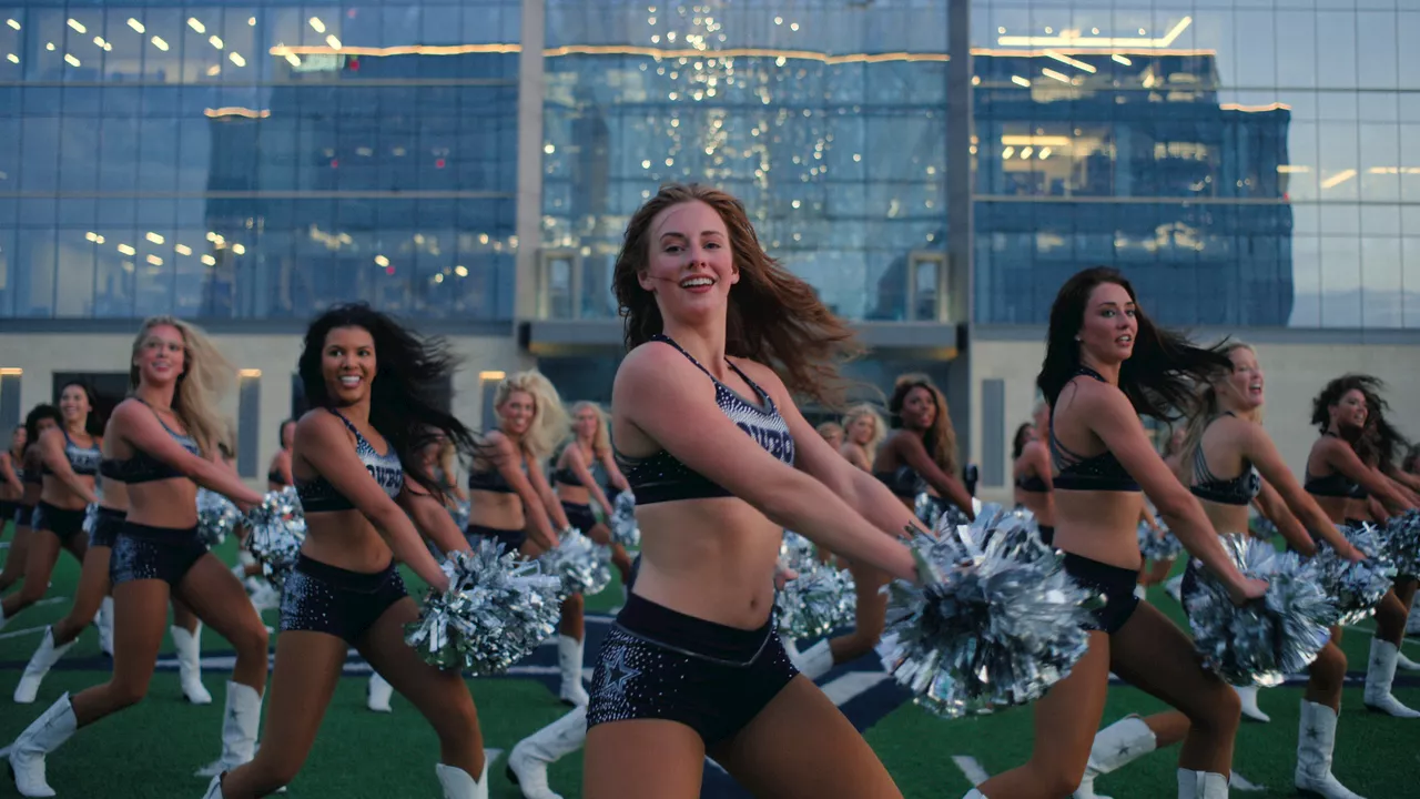 How Much Do Dallas Cowboys Cheerleaders Make?