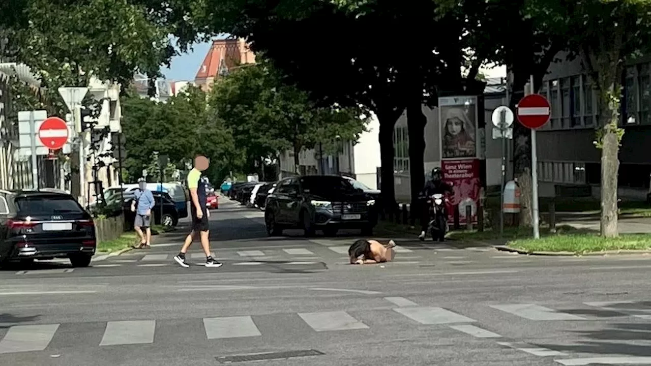 Verwirrter schlägt Autofenster ein, attackiert Lenkerin