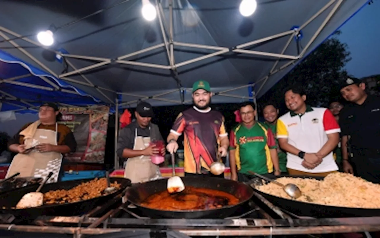 Raja Muda of Selangor visits Section 7 night market in Shah Alam