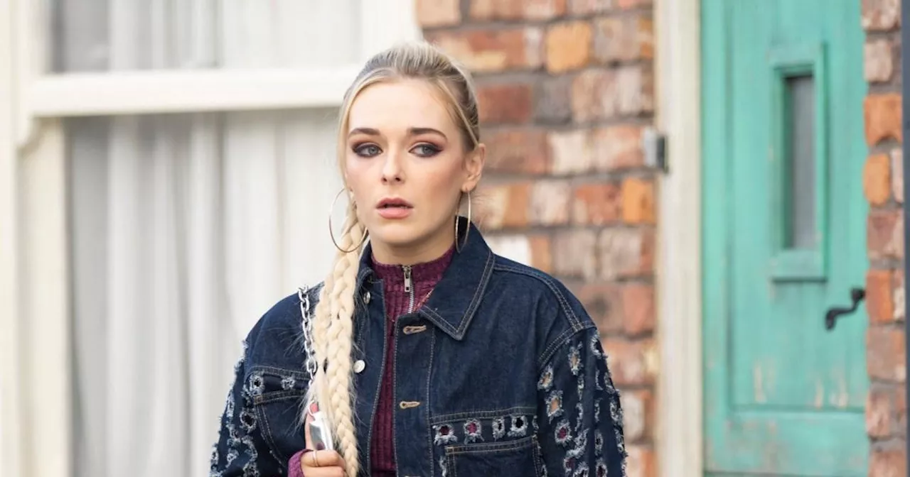 Coronation Street fans clock clue that 'dead' Lauren is actually alive