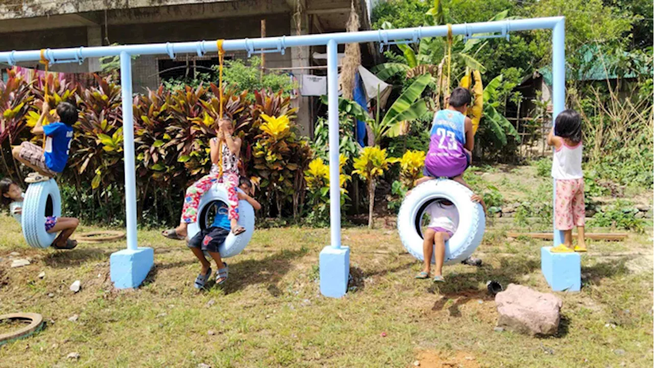 Bicol police conduct community immersion programs